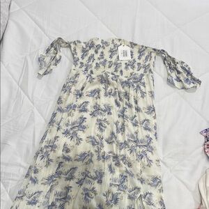 4 for $20 — Floral Blue and White maxi Dress